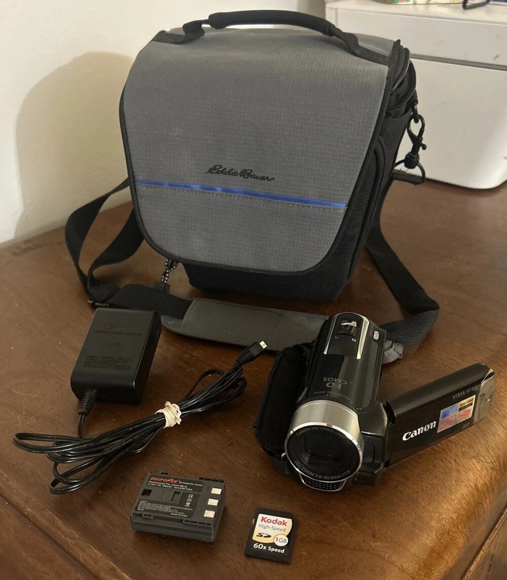 Canon Vixia HF R10 AVHD CMOS 20x Zoom Dual Flash Memory Video Camcorder Bundle!